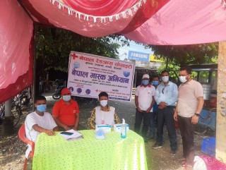 नेपाल मास्क अभियान' का अवसरमा रेडक्रसद्वारा लम्कीमा सहायता कक्ष संचालन