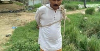 निर्वाचित भएको ४ वर्षसम्म विकास नगरेको भन्दै  जनताहरूले वडा अध्यक्षलाई बिजुलीको पोलमा बाधे ।