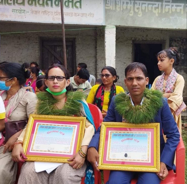 पत्रकार र महिला नेतृको दम्पती एउटै कार्यक्रममा सम्मानित