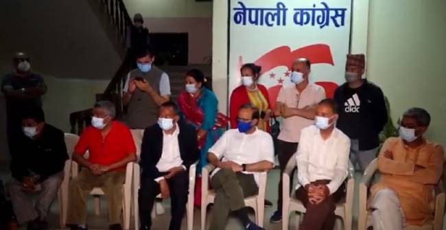 नेपाली कांग्रेसका जिल्ला सभापतिहरूले  अनशन तोडे