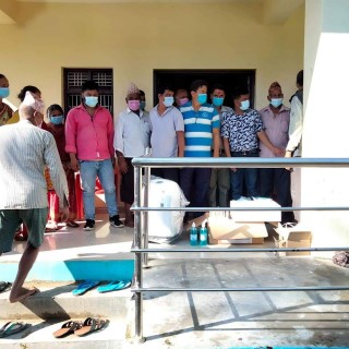 युवा विद्यार्थी नेताहरू मयाल र जनालाको समन्वयमा स्वास्थ्य सामाग्री हस्तान्तरण