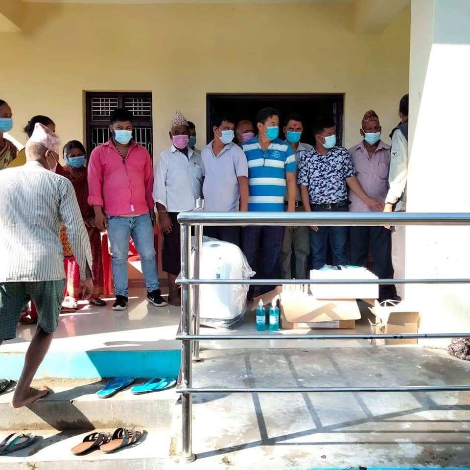 युवा विद्यार्थी नेताहरू मयाल र जनालाको समन्वयमा स्वास्थ्य सामाग्री हस्तान्तरण