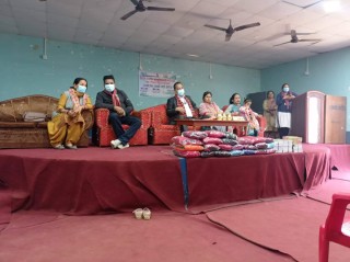 HIV संक्रमित बालबालिकालाई न्यानो लुगा तथा स्टेसनरी सामाग्री वितरण