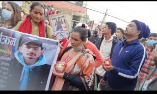 भुपेन्द्रको हत्यामा संग्लन ३ जनालाई धरौटीमा छोडिएको भन्दै जिल्ला अदालत अगाडि प्रदर्शन