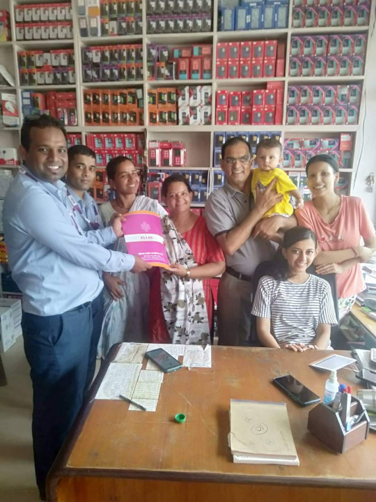 पास्नीको अवसरमा एशियन लाइफमा ५० लाखको जीवन बीमा पोलिसी उपहार