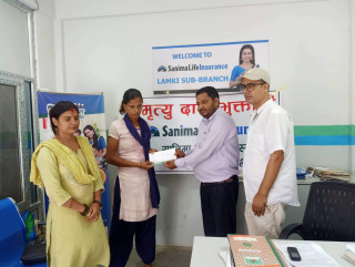 सानिमा लाइफ इन्स्योरेन्सद्वारा मृत्युदाबी चेक रकम हस्तान्तरण