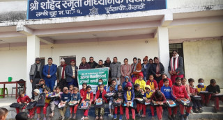 लम्की उपभोक्ता सहकारी संस्थाद्वारा खाद्यान्न तथा स्टेसनरी सामाग्री वितरण