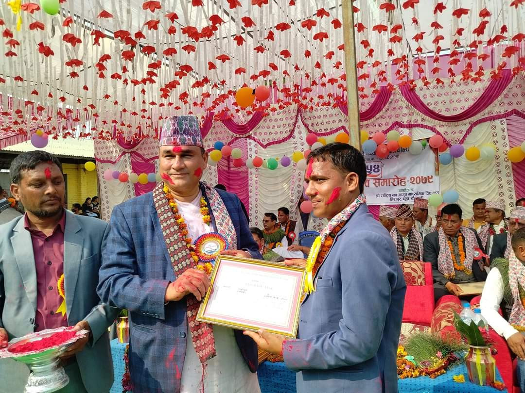 मनोपरामर्शकर्ता विक मुख्यमन्त्रीबाट सम्मानित