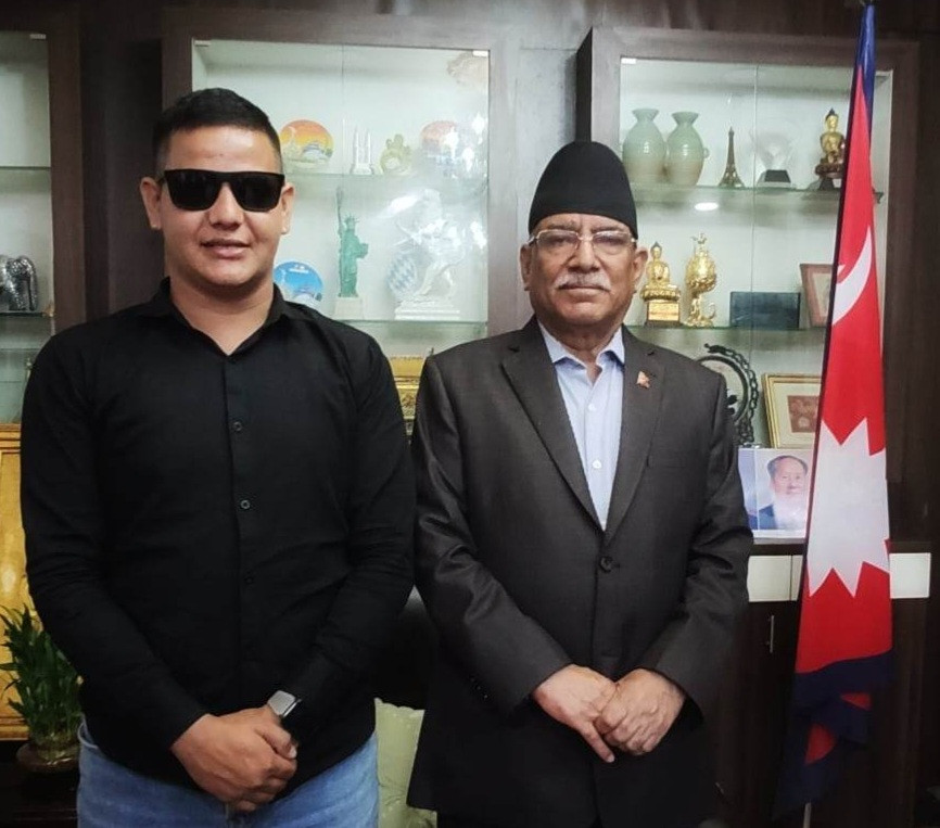 "प्रचण्ड प्रचण्डमात्र होइनन् एक गणतन्त्र पिता अधिकार बिहिनका अधिकारकर्मी हुन"