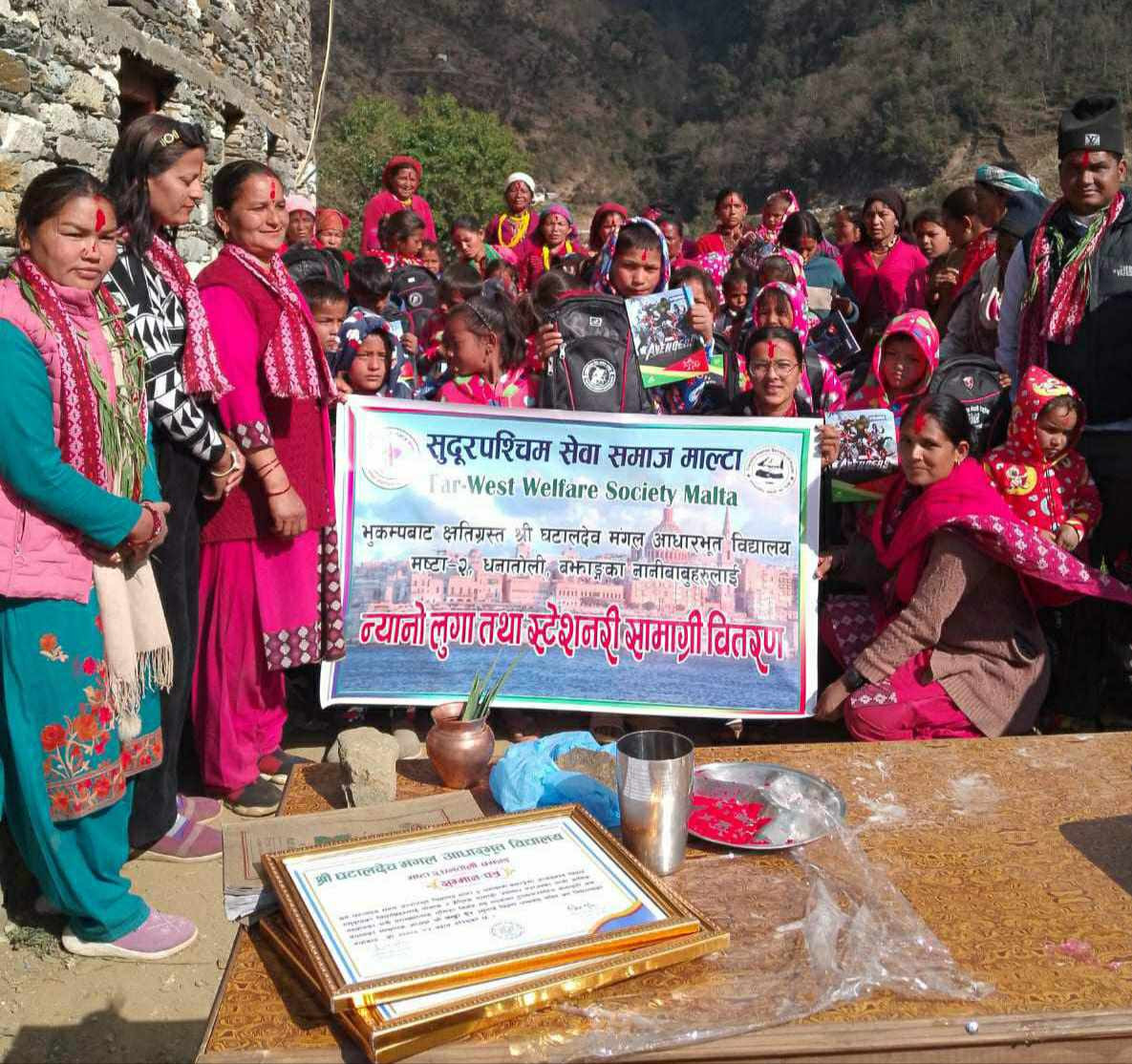 बझाङका भूकम्प पीडित बालबालिकालाई सुदूरपश्चिम सेवा समाज माल्टाले गर्‍यो शैक्षिक सामाग्री वितरण