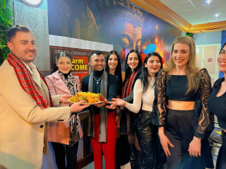नेपाली हिमालय रेष्टुरेन्टमा मिस माल्टाका विजेताले गरे माल्टामा किङ नेवारी खाजाको उद्घाटन