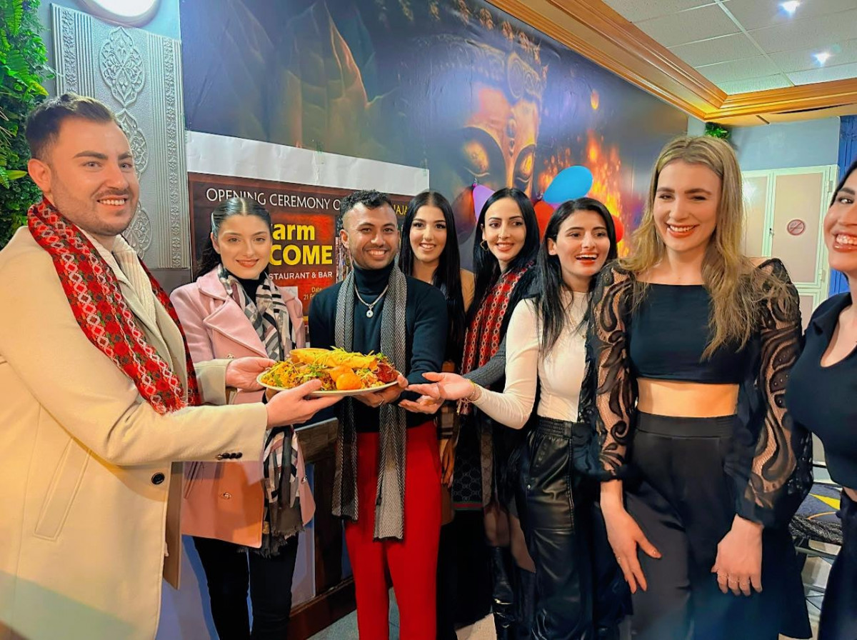 नेपाली हिमालय रेष्टुरेन्टमा मिस माल्टाका विजेताले गरे माल्टामा किङ नेवारी खाजाको उद्घाटन