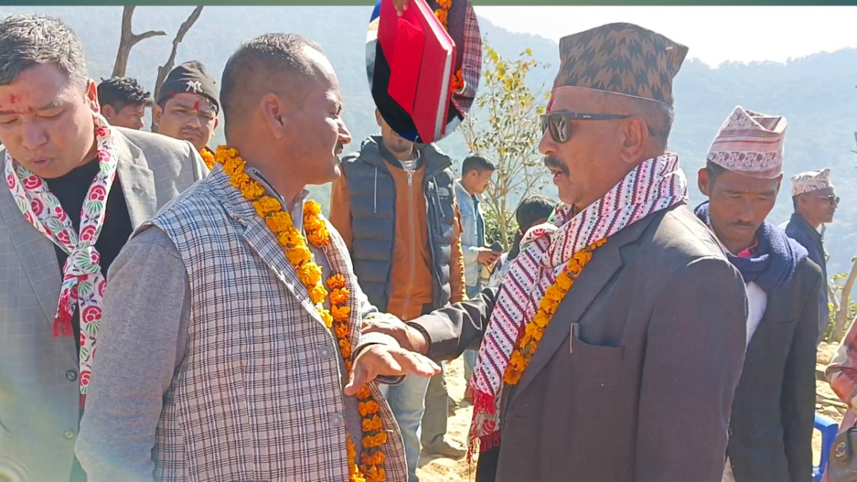 जिल्ला कार्य समितिको बैठकमा सभापति भट्ट र उप–सभापति बडूवालबीच भयो चर्काचर्की