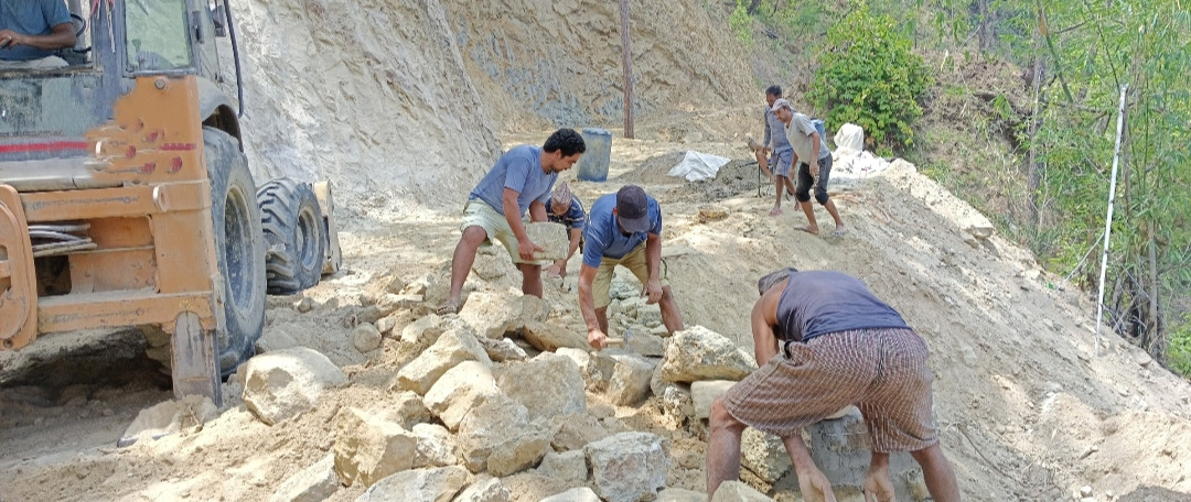 श्रीधर वसन्त निर्माण सेवाका प्रो. जैसी सिमली खिमडी सडक निमार्ण कार्य  अगाडि बढाउँदै