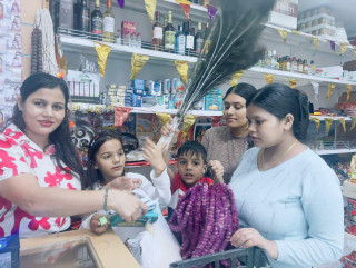 नेपालको झल्को दिने नमस्ते नेपाल मिनि मार्केटमा तिहारको चहलपहल