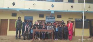 सुहिम थापाबाट हजुरबुबाको सम्झनामा  विद्यार्थीहरुलाई  ३३ जोर पोशाक सहयोग