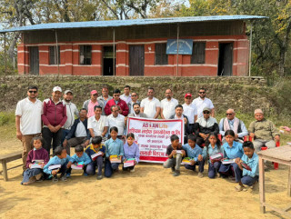एशियन लाइफ इन्स्योरेन्सको  वार्षिकोत्सवमा शैक्षिक सामग्री वितरण