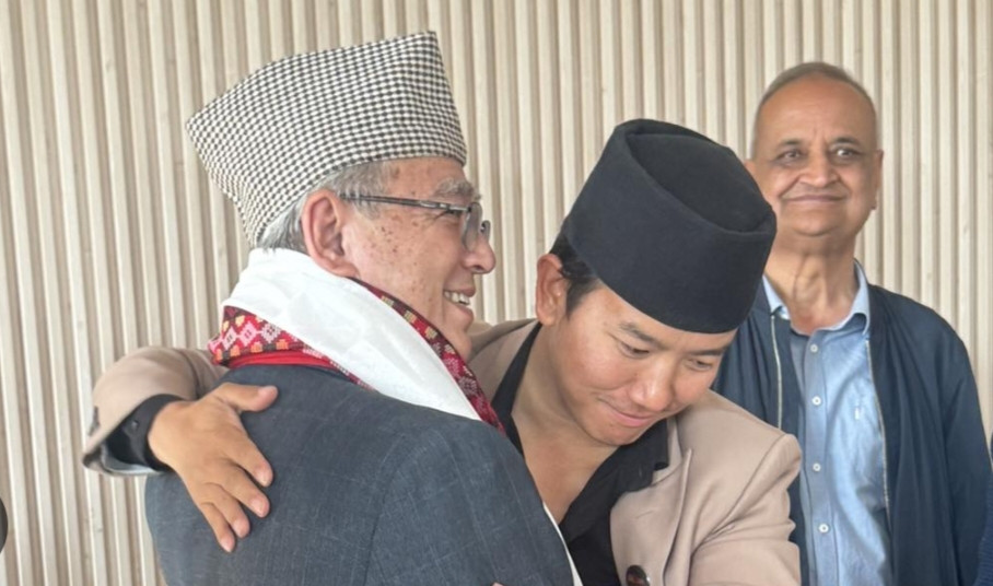 नेकपा एमाले संसदीय दलको बैठक बस्दै